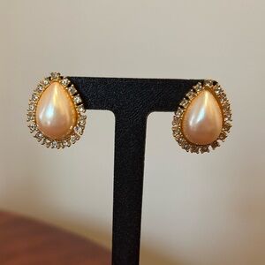 Richelieu Gold Toned Vintage Earrings